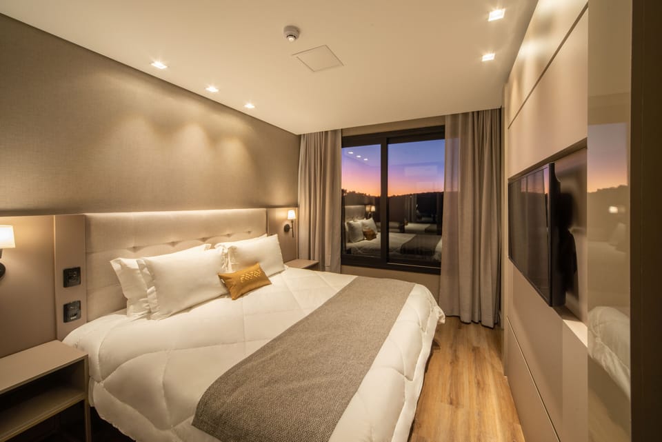 Suite Vista Vale | 1 bedroom, hypo-allergenic bedding, minibar, in-room safe