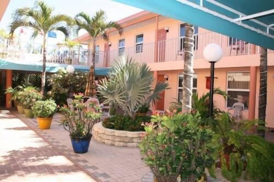 Lago Mar Motel and Apartments Motel in Lake Worth