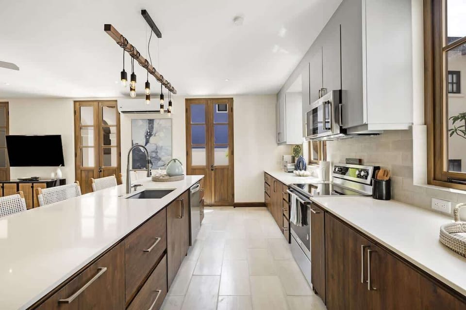 Gourmet Kitchen, Oversized Island, Granite Countertops