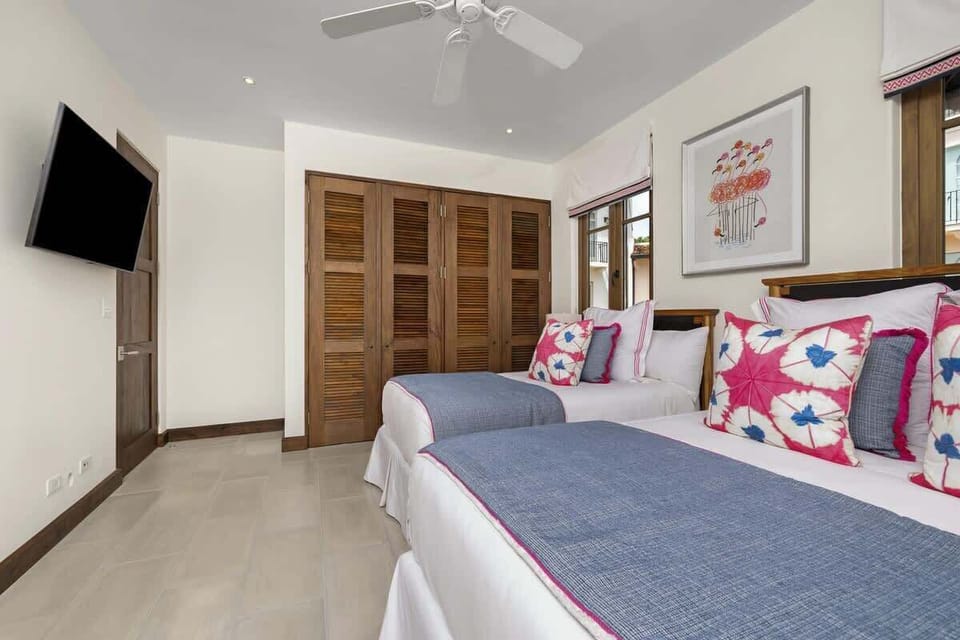 Third bedroom, Large flat screen TV