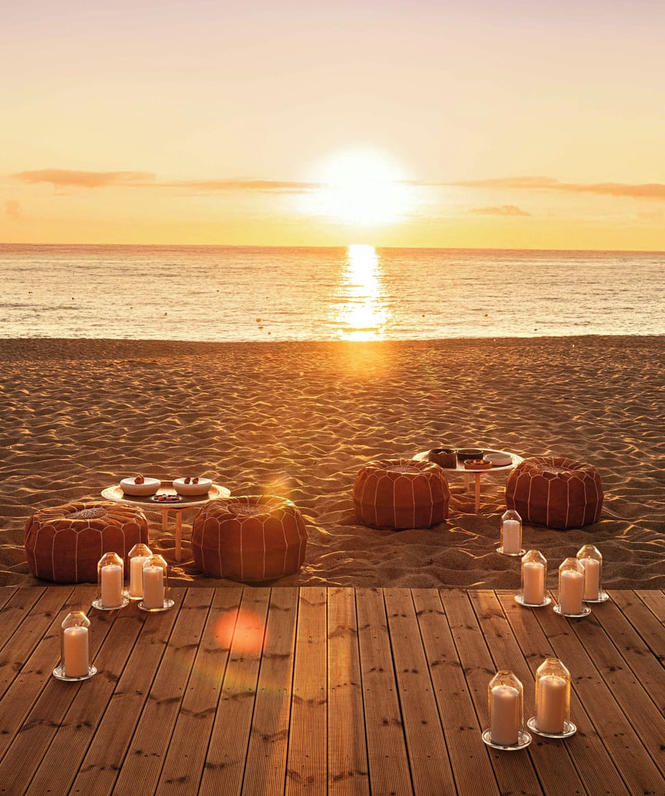 2 restaurants, breakfast served