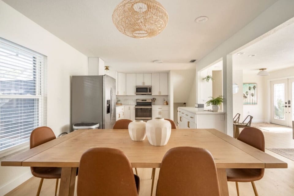 Enjoy meals together at our dining area, which comfortably seats six people. It`s the perfect space for family dinners or gatherings with friends.