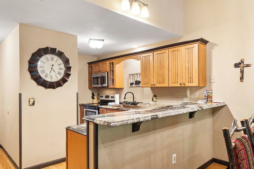 Full Kitchen- Upgraded Finishing Touches