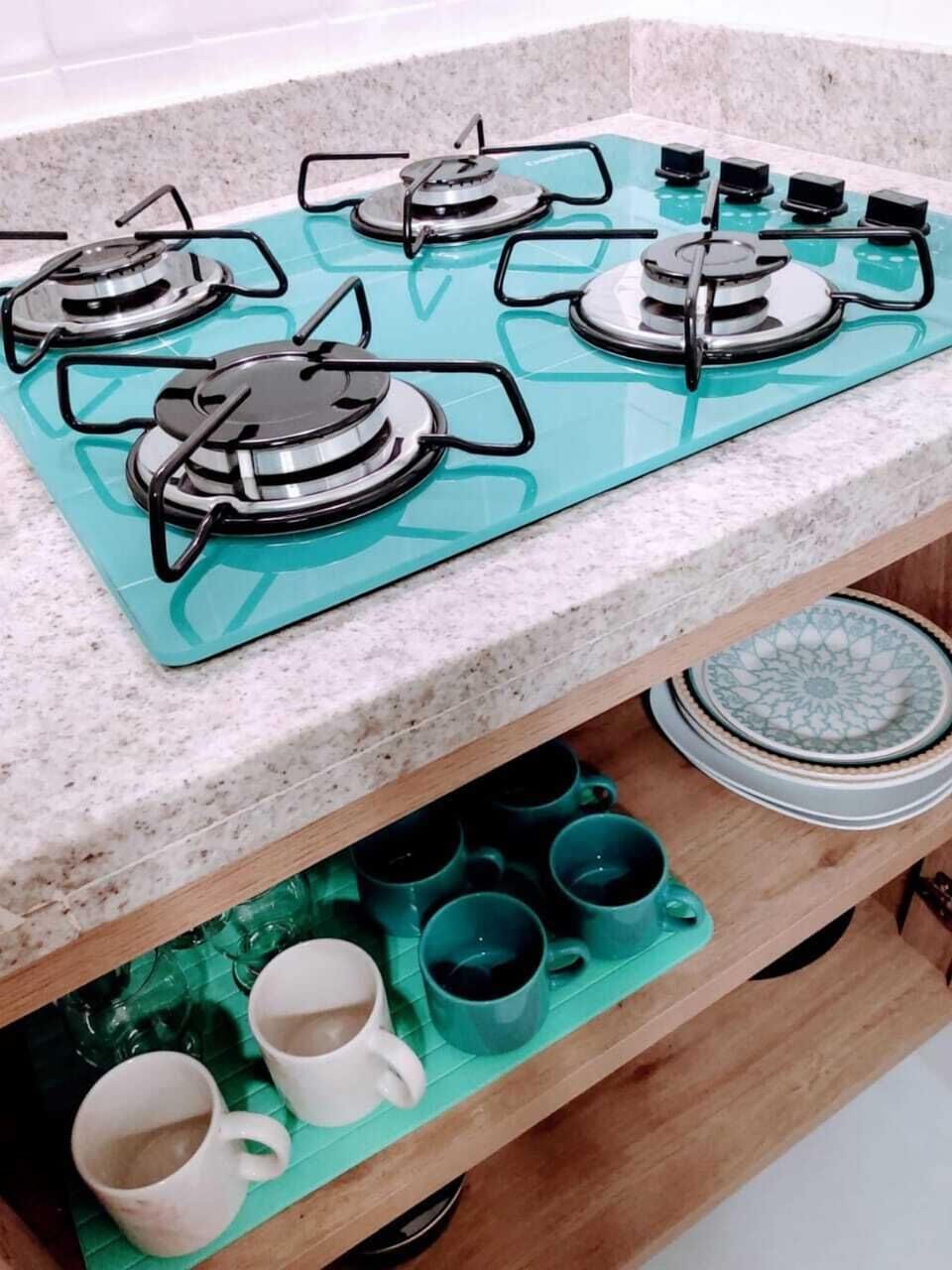 Mini-fridge, stovetop, blender, cookware/dishes/utensils