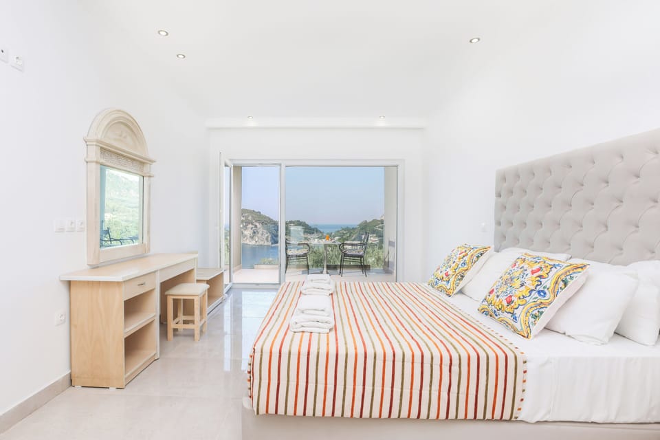 Superior Double or Twin Room with Sea View | In-room safe, desk, free WiFi, bed sheets