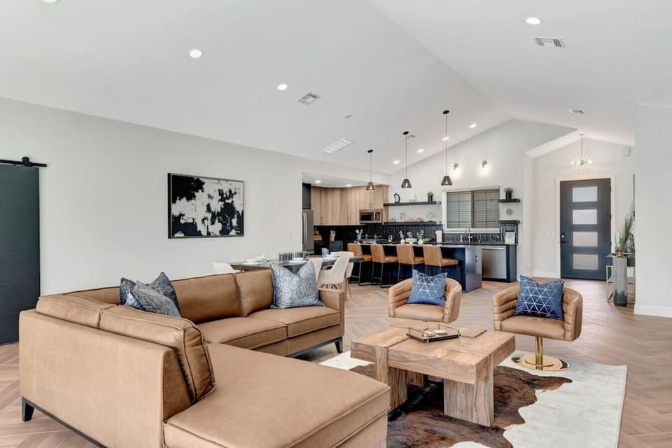 Open floor plan throughout main living area!