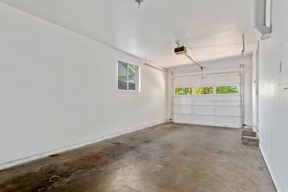 Spacious garage (without the ping pong table)