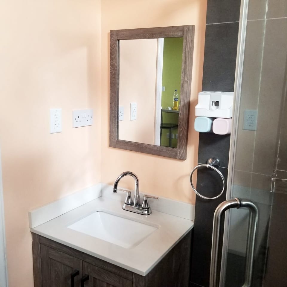 Apartment #2 - Full Bathroom