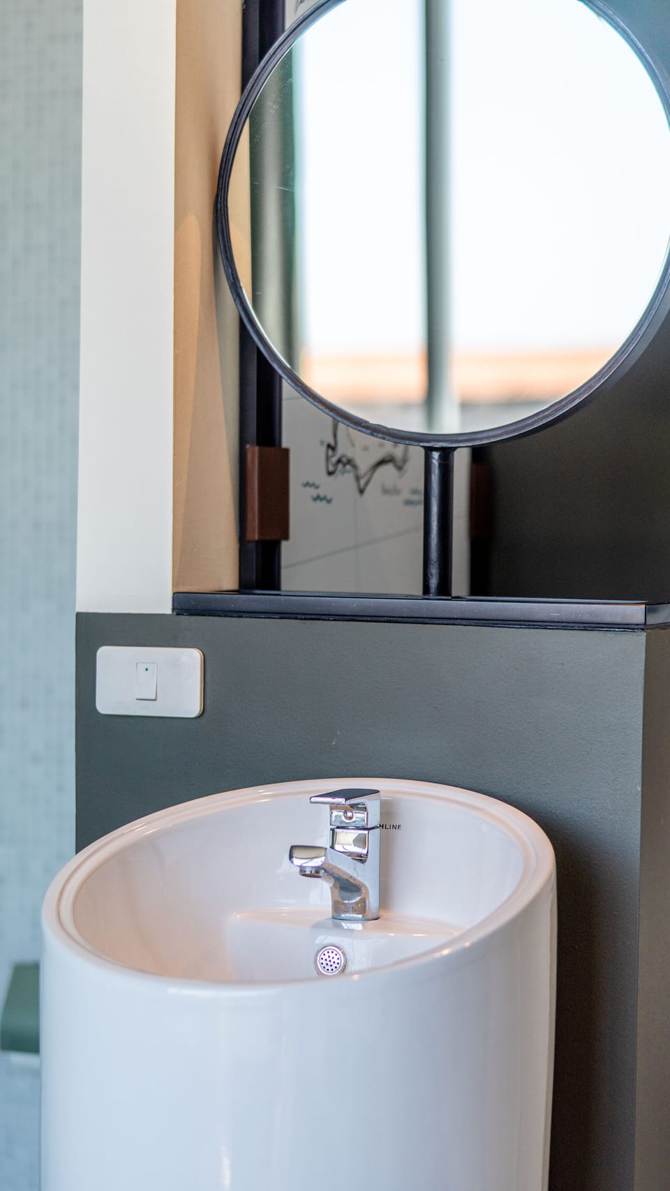 Standard Queen Room | In-room safe, iron/ironing board (on request), WiFi (free)