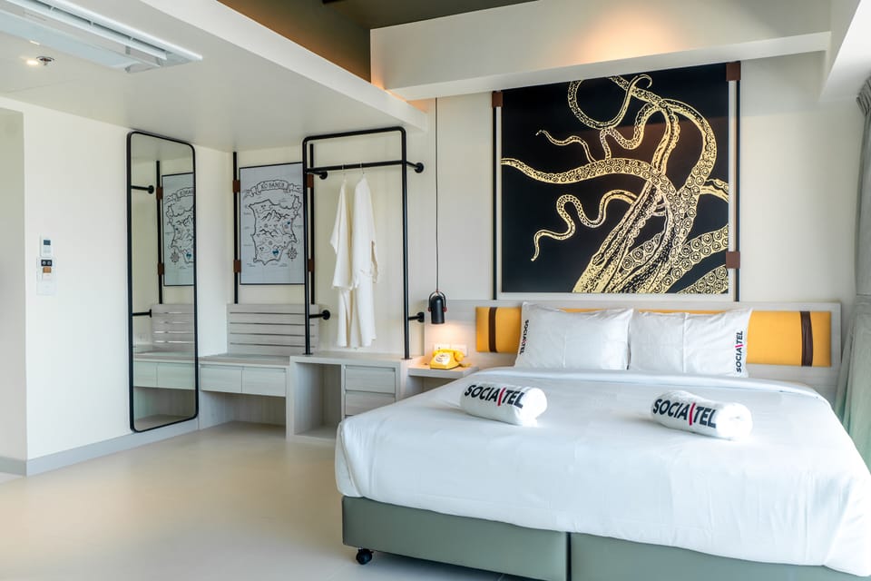 Superior Room, 1 King Bed, Pool View | In-room safe, iron/ironing board (on request), WiFi (free)