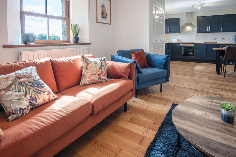 32-inch Smart TV with cable channels, TV