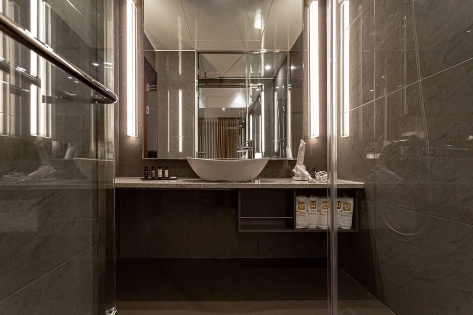 Twin Room | Bathroom