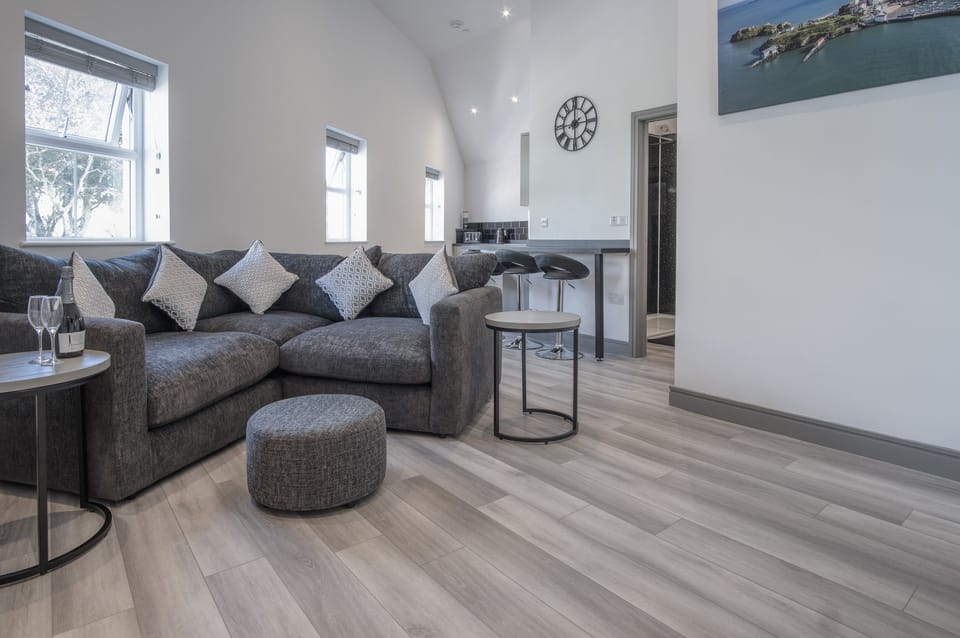 Apartment (2 Bedrooms) | Living area | 32-inch Smart TV with cable channels, TV