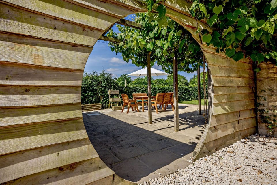 Burghfield Cottage Garden - StayCotswold