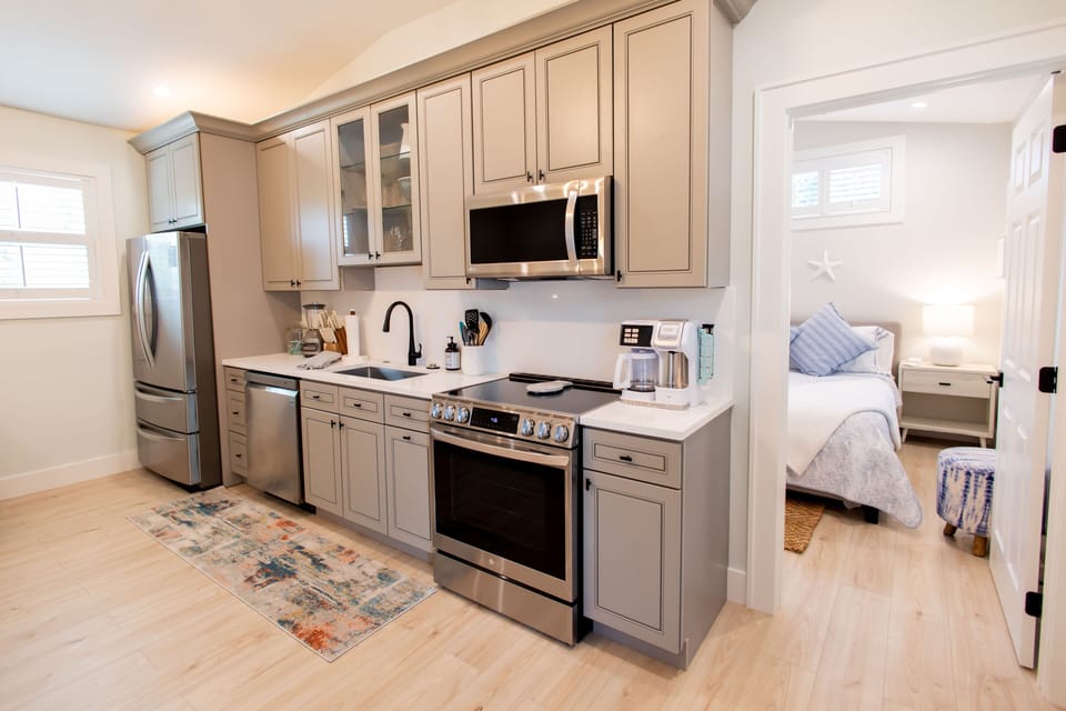 Kitchen/ Doorway to King bedroom