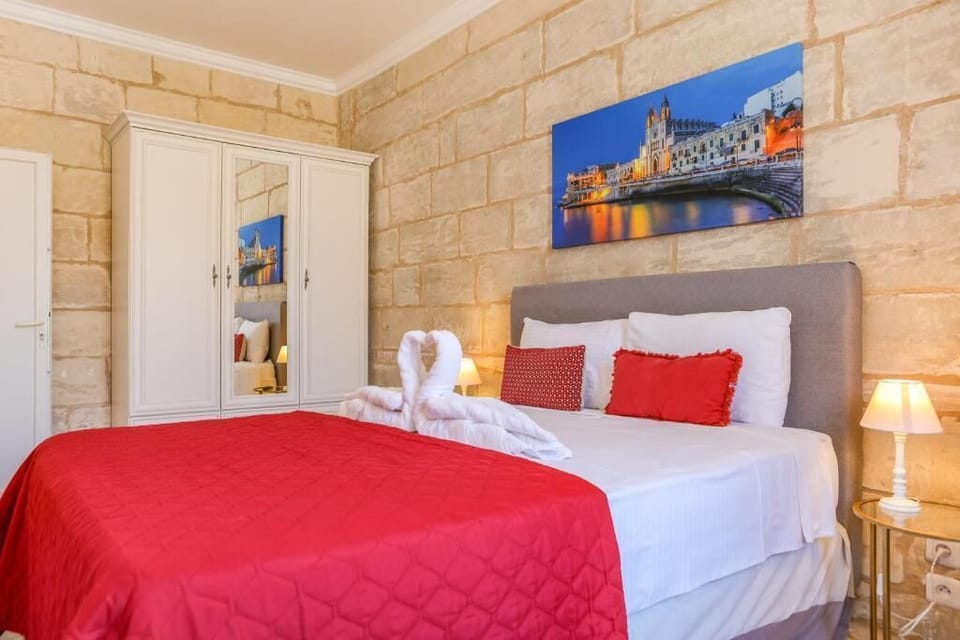 Deluxe Double Room | Premium bedding, memory foam beds, in-room safe, individually decorated