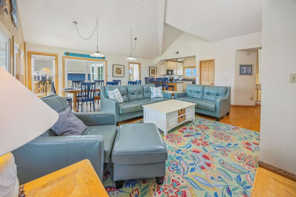 Surf or Sound Realty - 1028 - Southern Exposure - Great Room -2