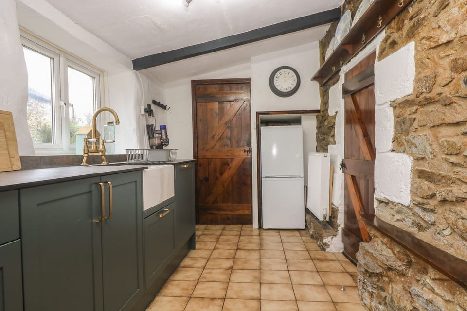 Cottage | Private kitchen | Fridge, microwave, dishwasher, electric kettle