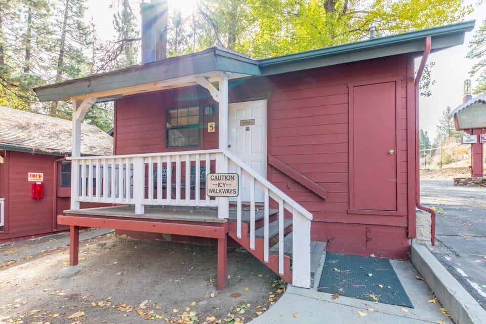 Cozy Hollow lodge #5 front view