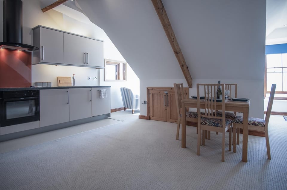 The Nest - 1 Bedroom Apartment - Tenby (11572)