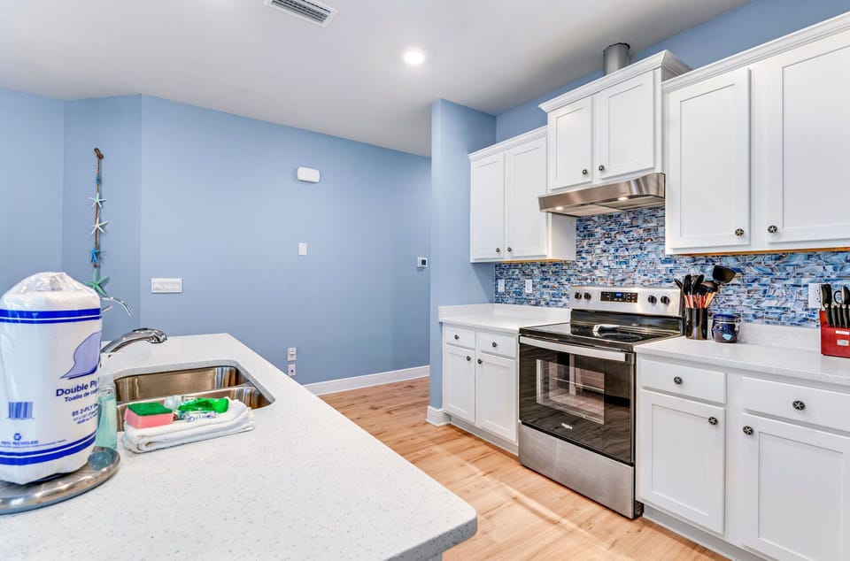 Spacious kitchen with great lighting