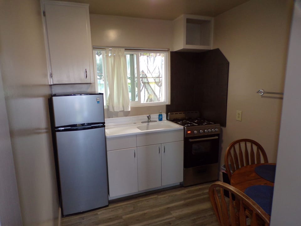 Basic Single Room | Private kitchen | Microwave, coffee/tea maker