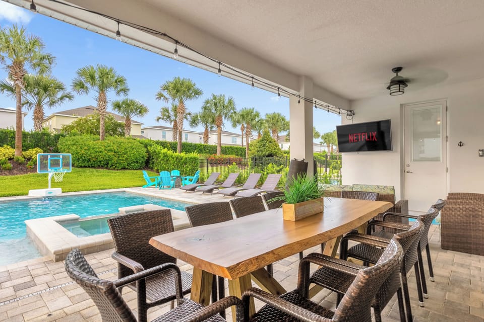 Enjoy an outdoor meal and movie