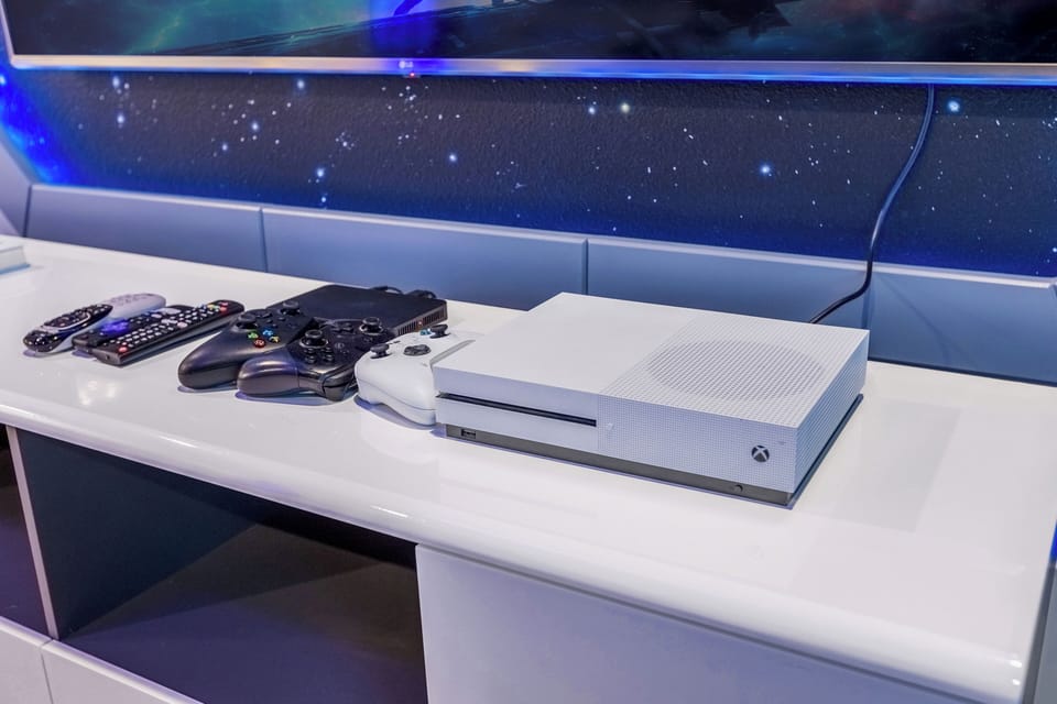 Xbox and controllers