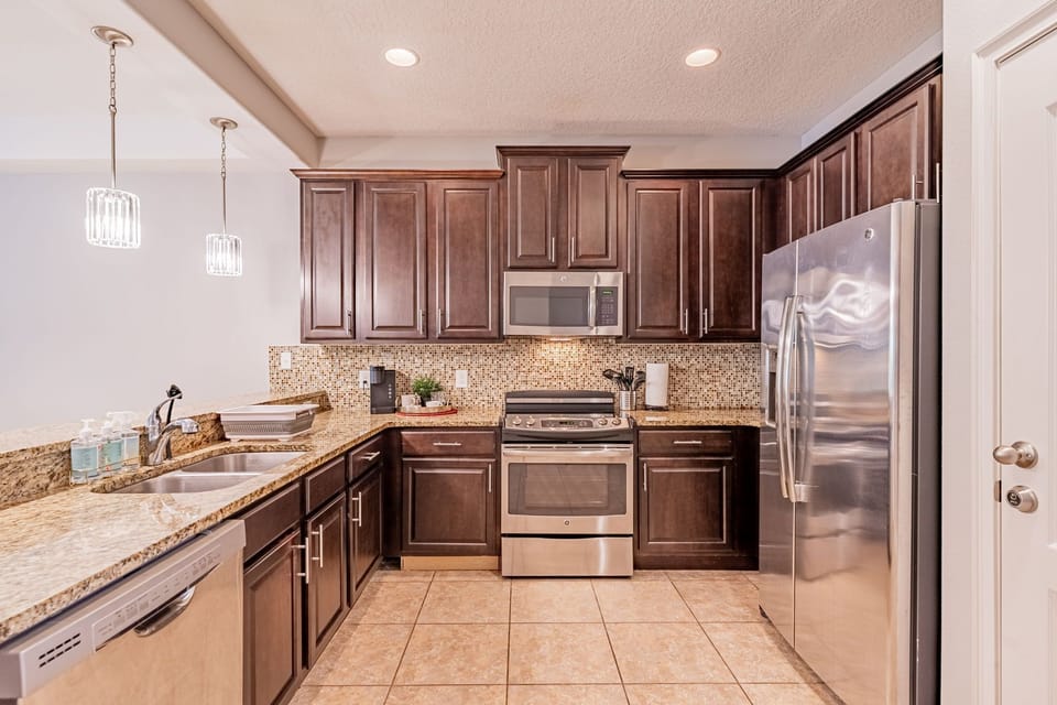 Stylish Kitchen with Modern Appliances at Your Convenience!
