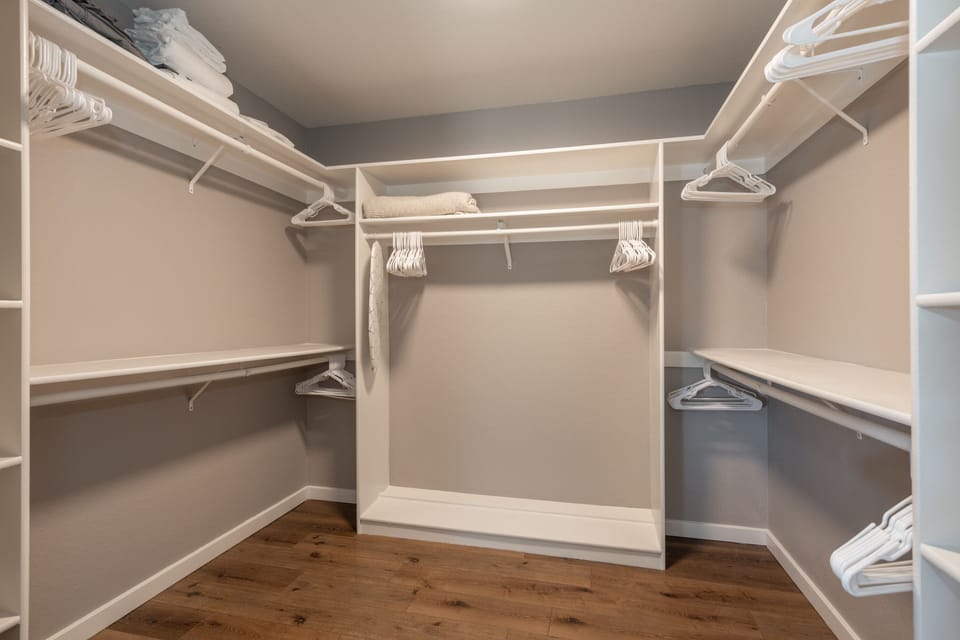 Master closet 