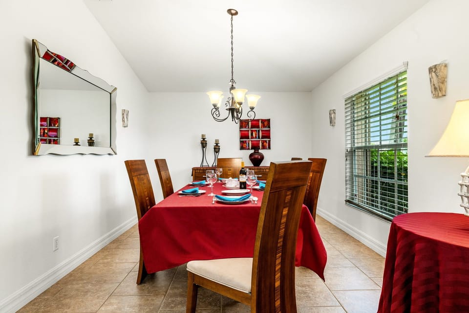 The formal dining room has room for 6