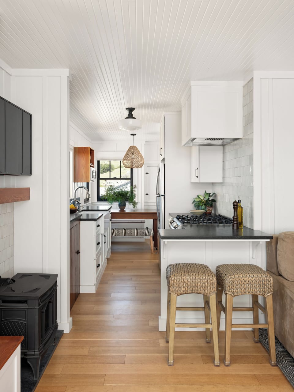 Peninsula dining, through kitchen to kitchen dining.