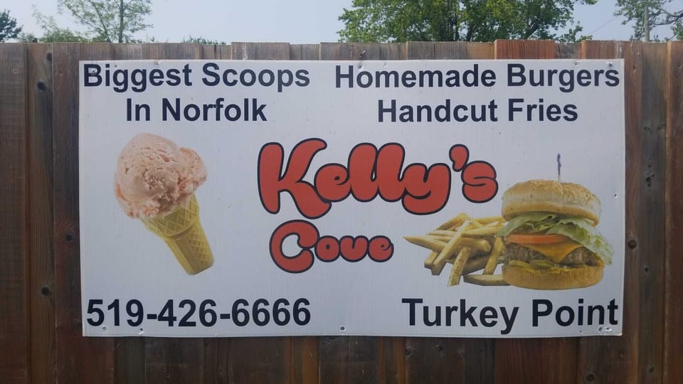 Outdoor place to eat. 1 block from the cottage. Great ice creams & hamburgers.