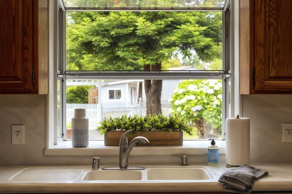 Coastal Hideaway - The  open kitchen with views of the beautiful back yard