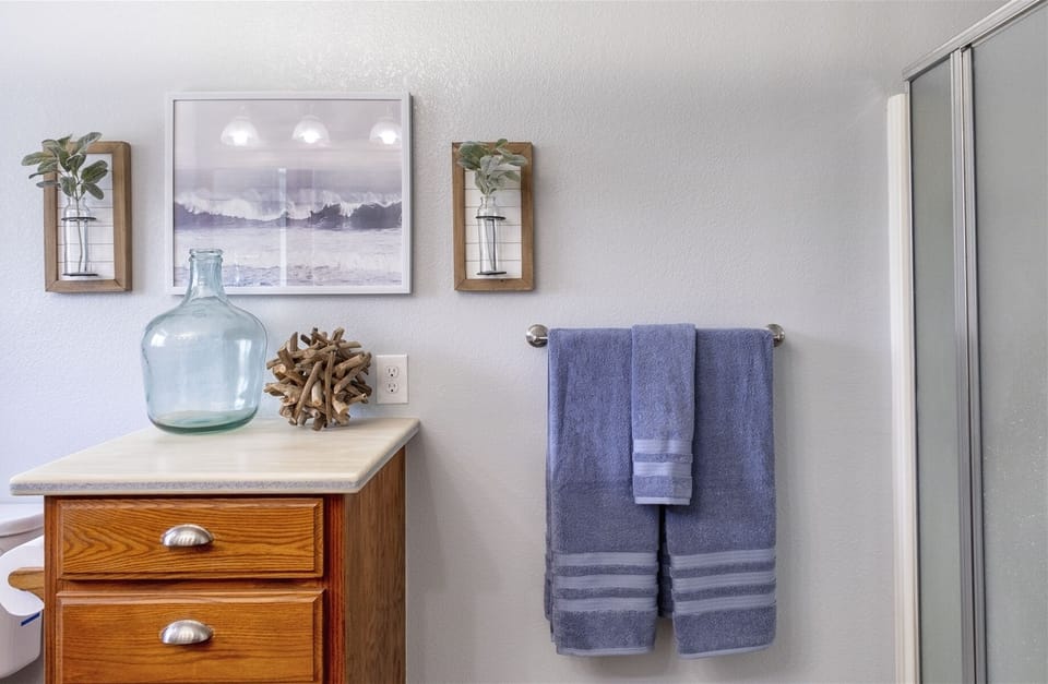 Coastal Hideaway - Starting the day with a long hot shower
