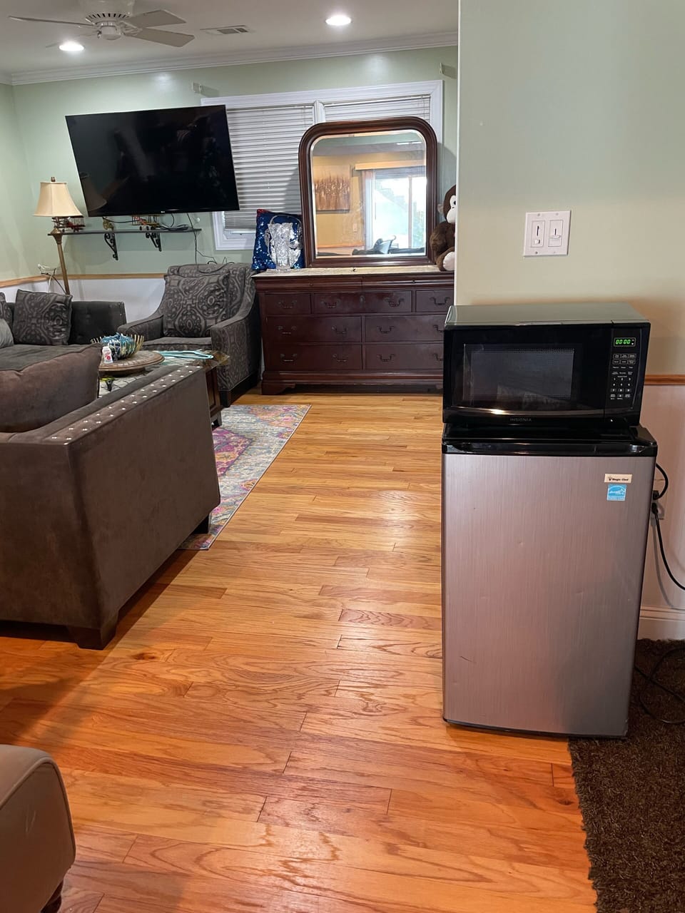 1 beautiful master bedroom , bathroom ( Not an entire house )  Bed and Breakfast in Tinton Falls