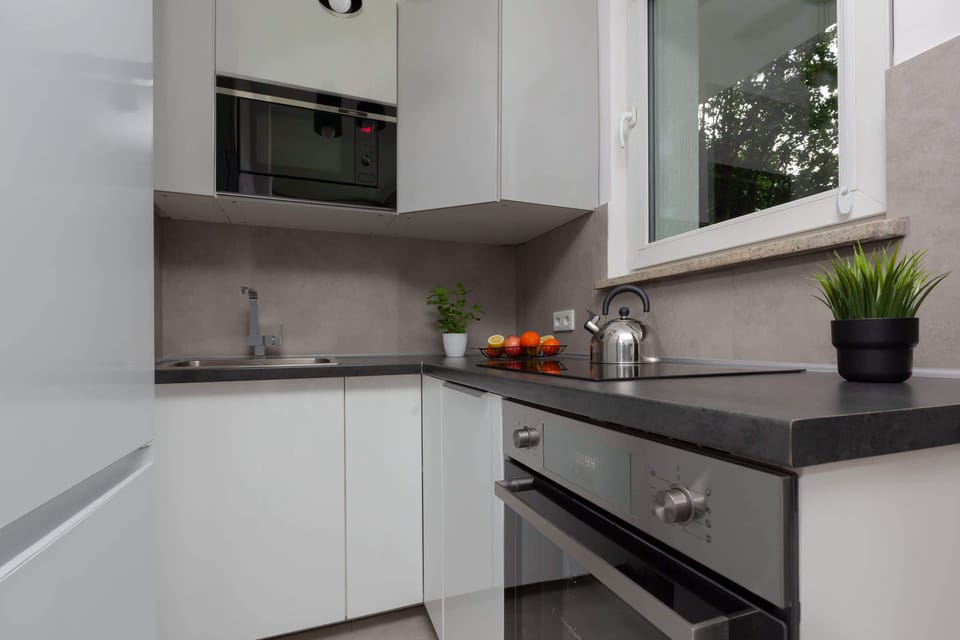 Modern, fully equipped kitchenette. 