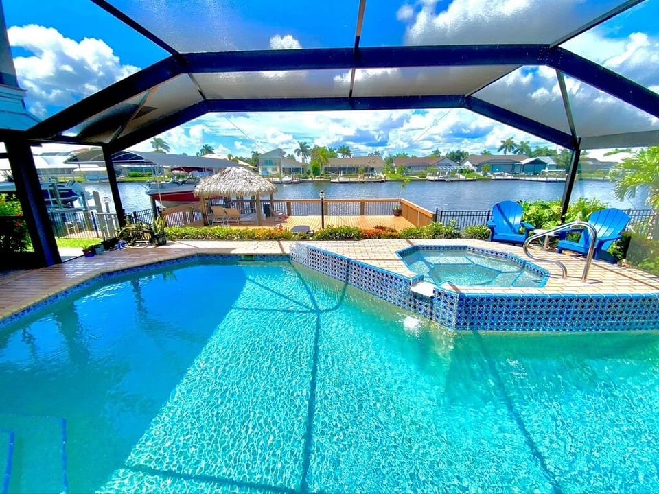 A calm, north-facing pool perfect for quiet mornings and sunny days.
