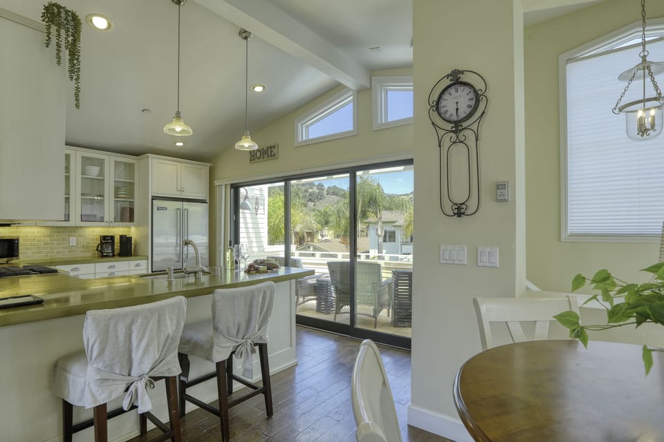 Ample chairs and counter space.