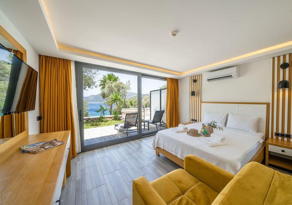Garden Suite | Premium bedding, minibar, desk, laptop workspace