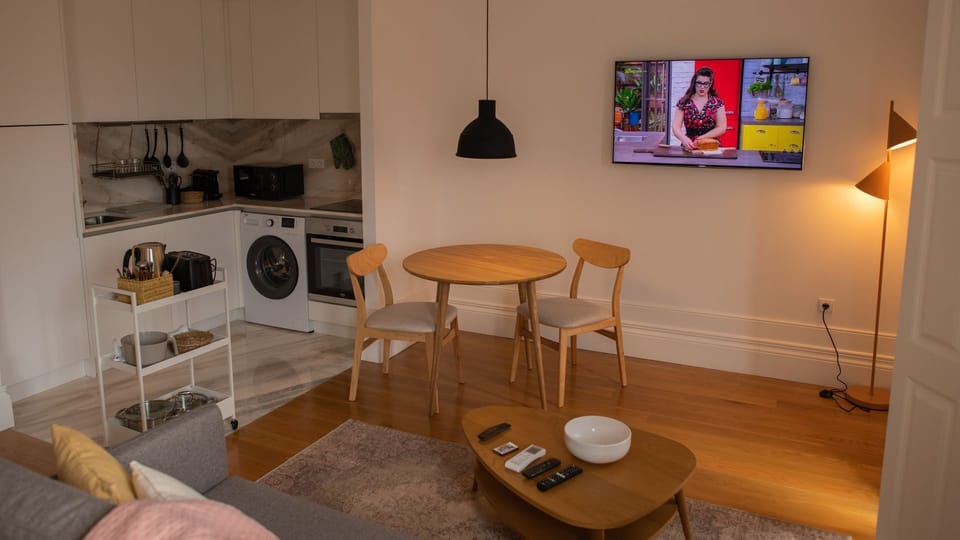 Overview of the dining area as well as of the kitchenette, equipped with all the supplies and appliances you might need to prepare your homemade meals #wonderful #lovely