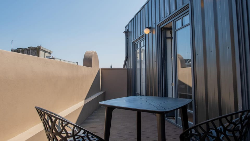 Spacious and private balcony, to enjoy your breakfast or a drink on a warm summer evening #stunning #lovelystay #airbnbporto
