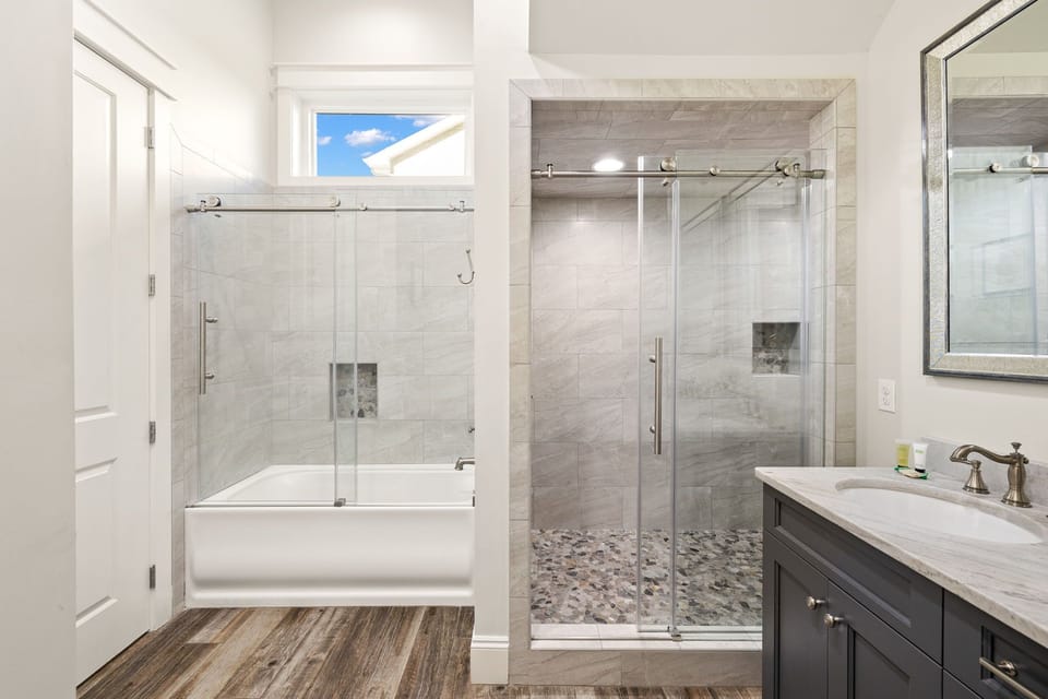 Private bathroom #1 for bedroom #1.