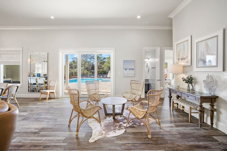 Perfect seating to enjoy a game of cards!