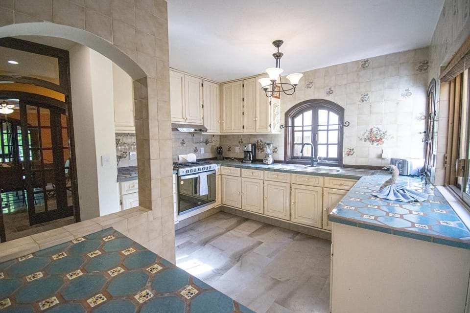 Kitchen with breakfast nook