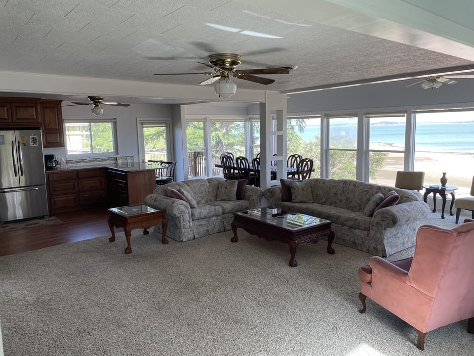 Open concept to dining table and kitchen
