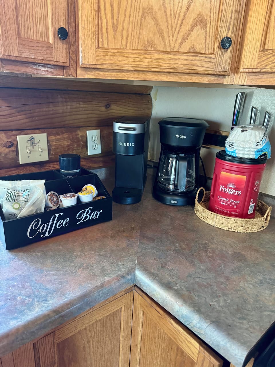 kurig +reg coffee mashine with pods and coffee for them!