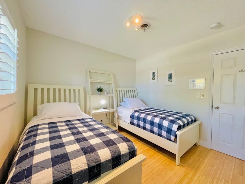 Bedroom #4 2 twin size beds
