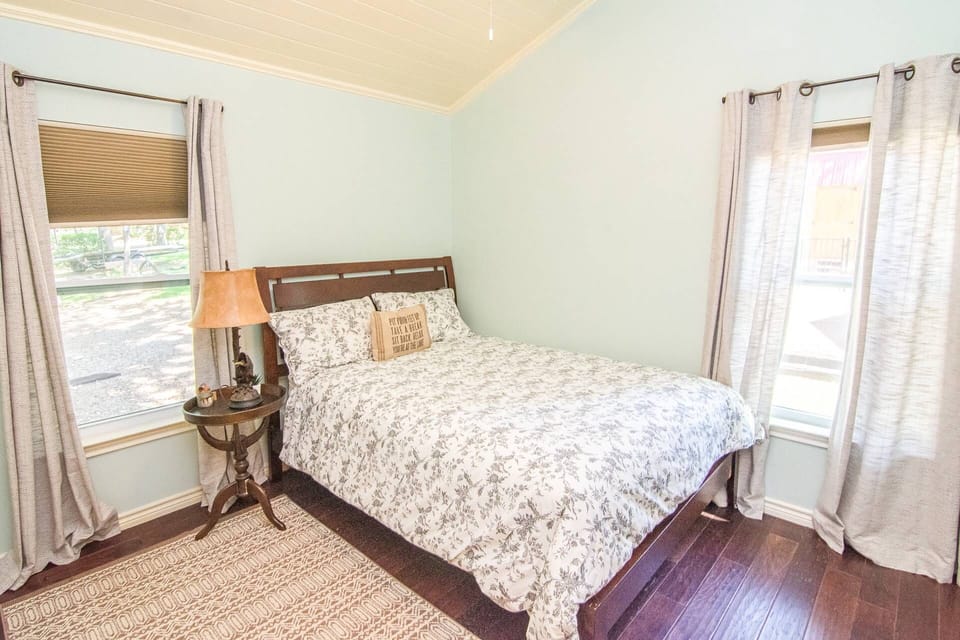 Bedroom 2 with Queen