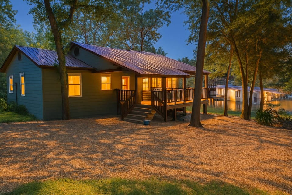 Beautiful Texas night from Belle Maison du Lac
